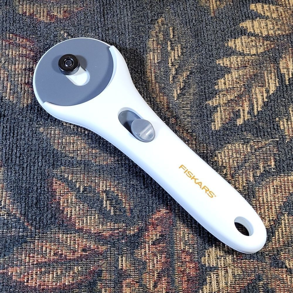 FISKARS 60mm Classic Stick Rotary Cutter ONLY